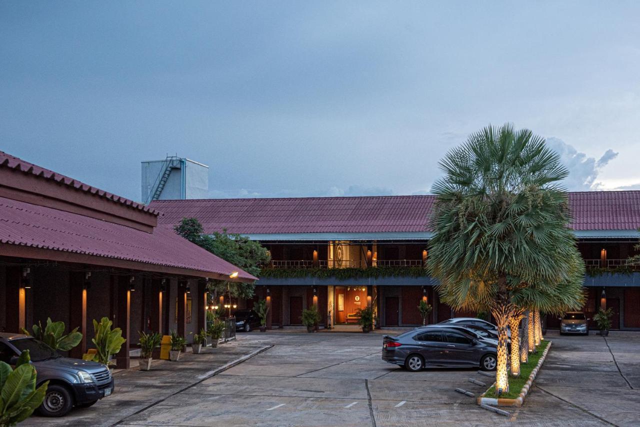 Tarnsiri Boutique Resort Kanchanaburi Extérieur photo